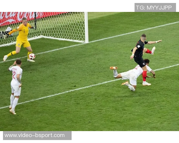 提升远射技巧足球远射教学视频助你成为射门高手